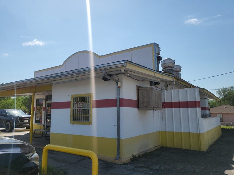 Salas Better Burger exterior